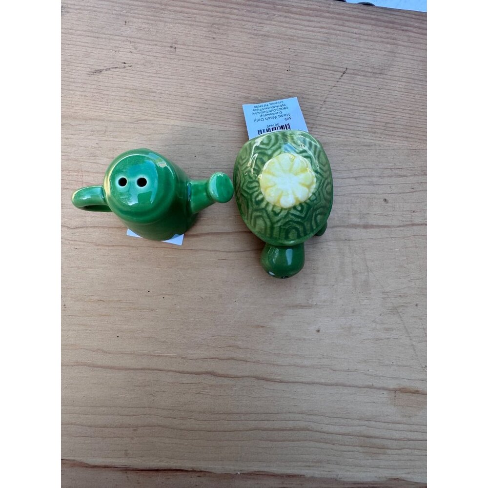 Cracker Barrel Turtle Watering Can Salt Pepper Shakers Set New - Picture 2 of 6